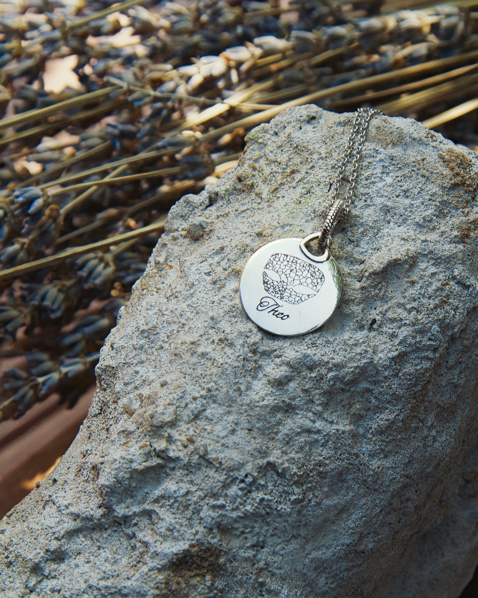 Runder Gravuranhänger mit Nasen-, Finger- oder Pfotenabdruck aus Edelstahl Silber