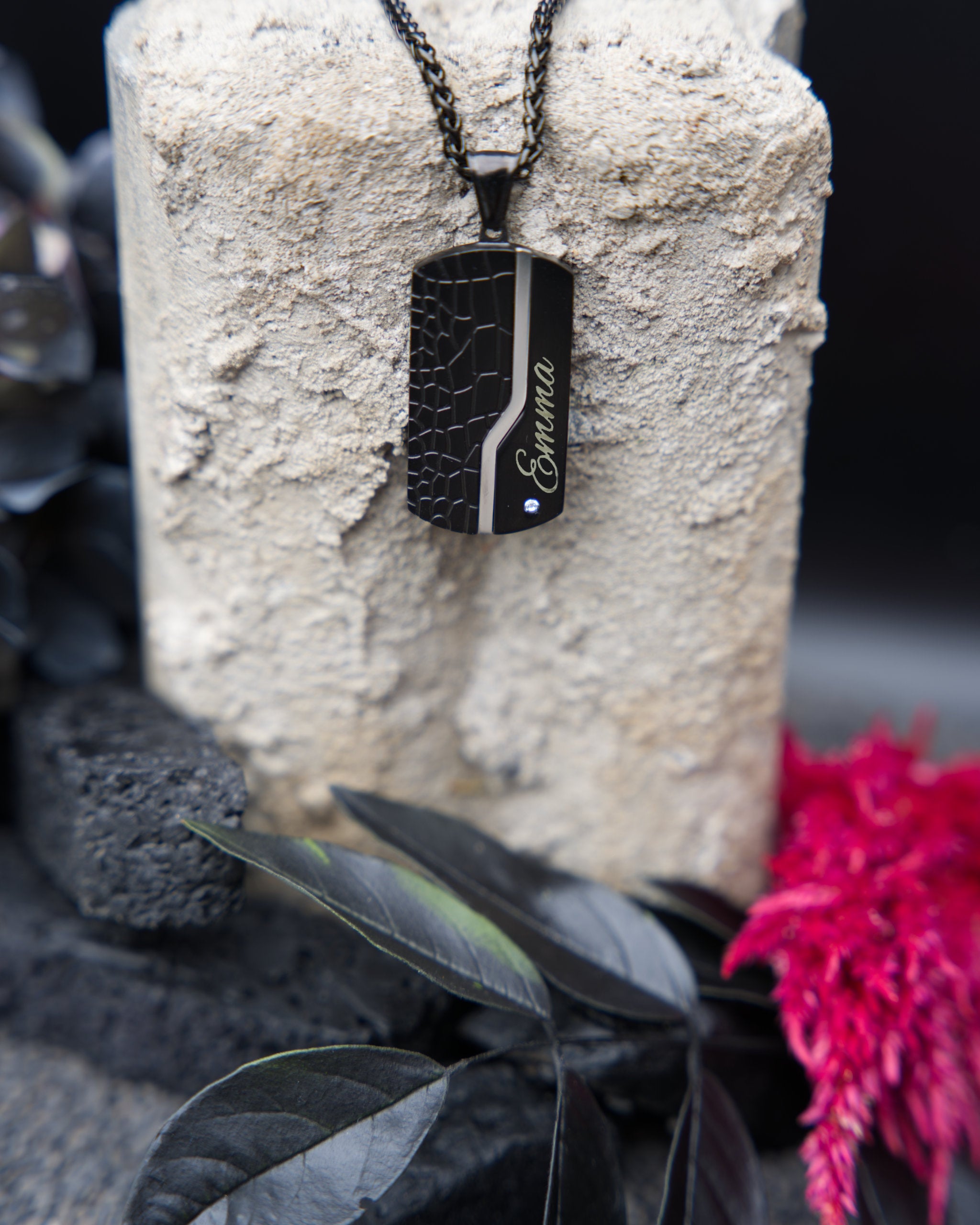 Timeless Black Silver Zirkon – Gebürsteter Edelstahl-Anhänger