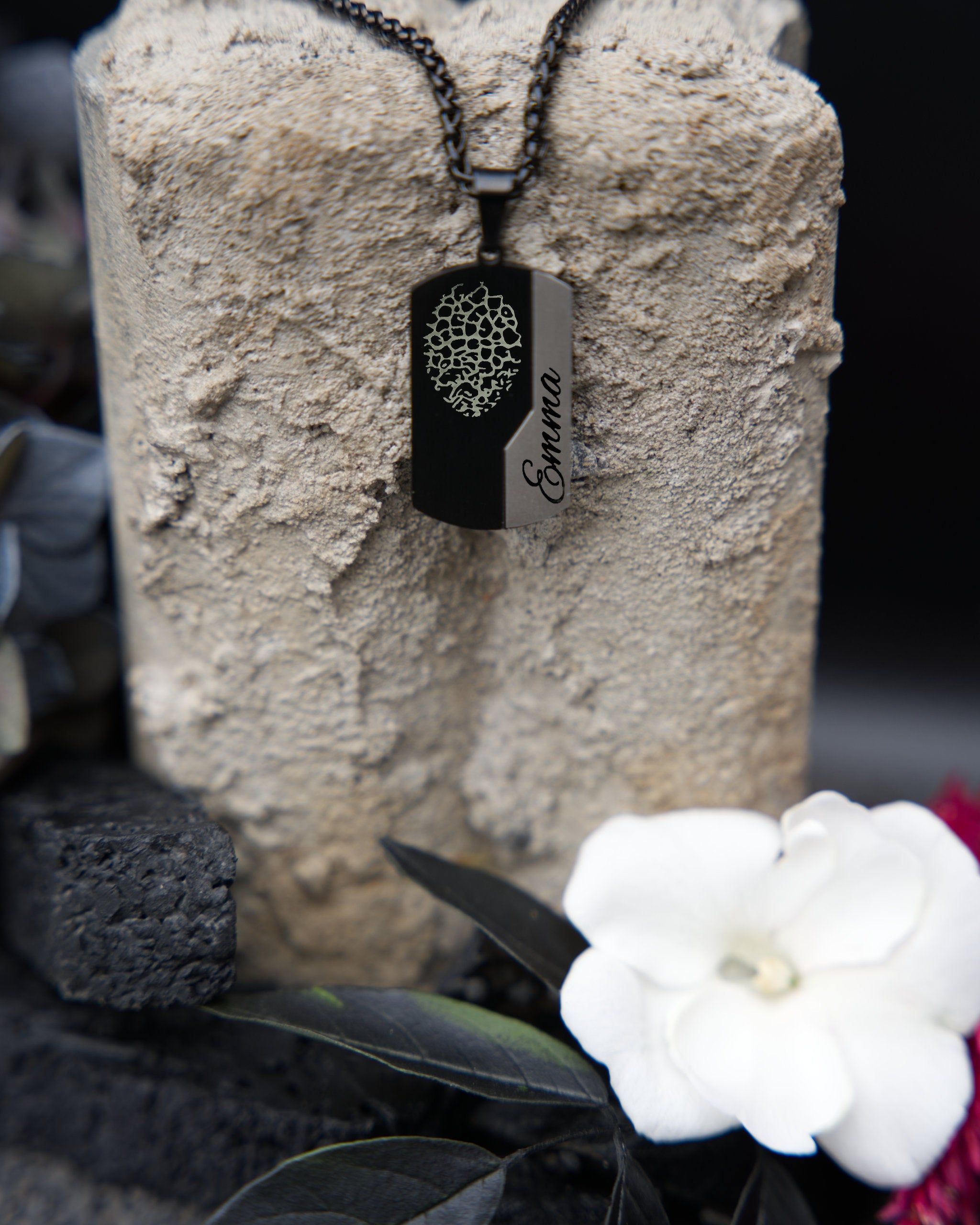 Dual Shade – Schwarz-Silber Bicolor Edelstahl-Anhänger