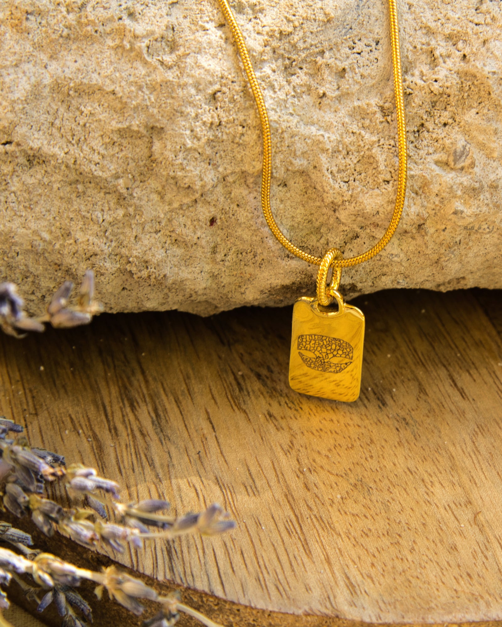 Dein Herzschlag in Gold: Personalisierter Nasen- & Fingerabdruck Anhänger aus 14K vergoldetem Edelstahl